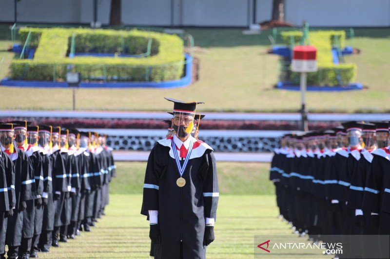 IPDN wisuda 1.049 praja yang disaksikan orang tuanya secara virtual