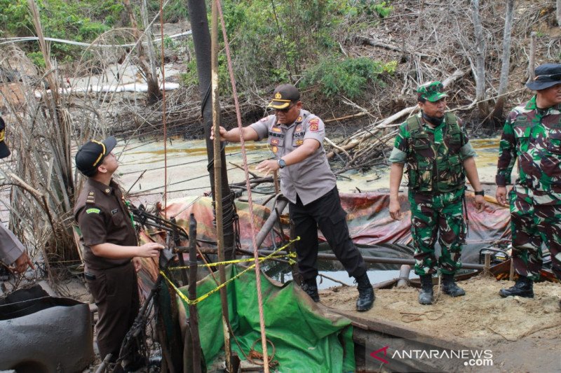 Pertambangan minyak ilegal di Lubuk Napal Jambi ditutup