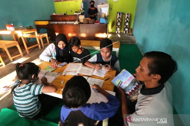 Belajar Internet Gratis di Warung Makan