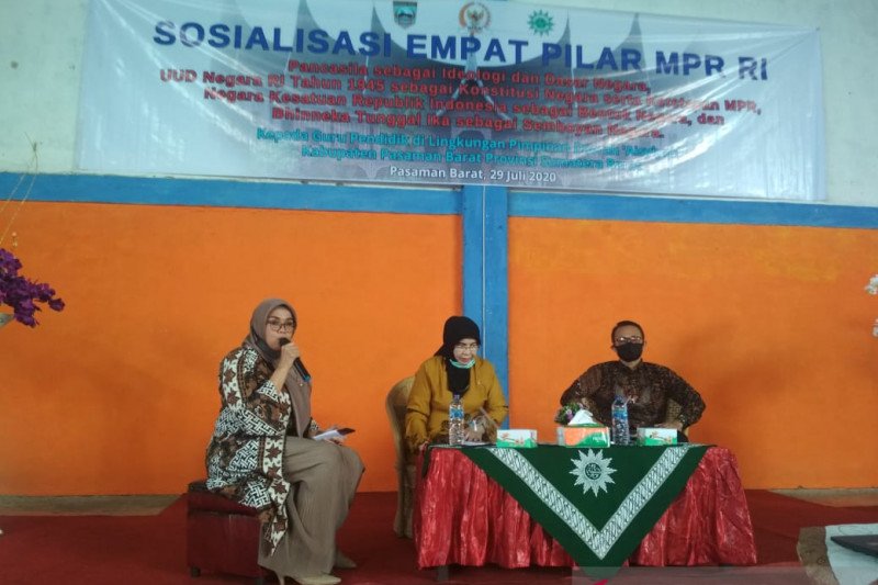 Ini empat pilar kebangsaan untuk pedoman kehidupan, disosialisasikan anggota DPD-RI di Pasaman Barat