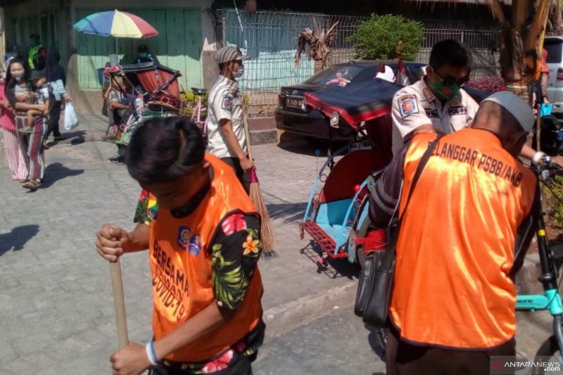 Pemkab Cianjur terapkan sanksi sosial bagi warga yang tidak pakai masker