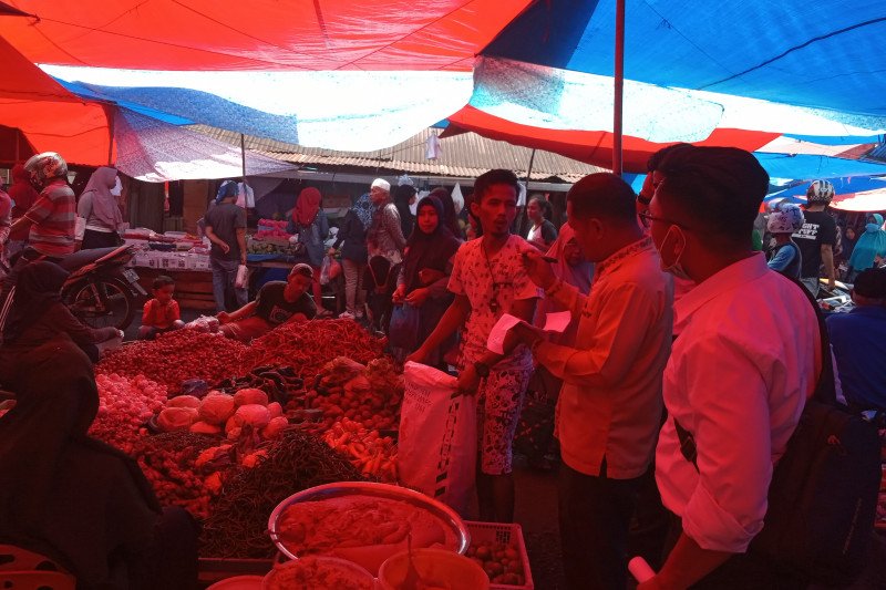 Sehari menjelang Idul Adha, harga bahan kebutuhan pokok berfluktuatif di Agam