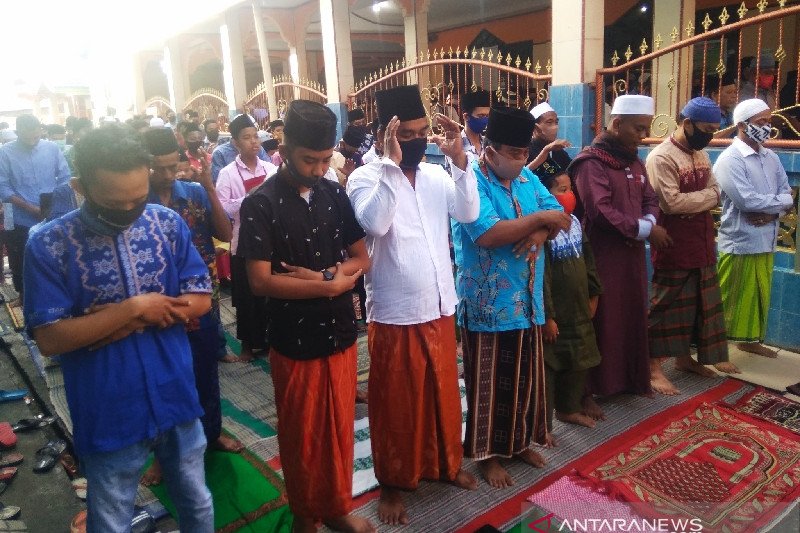 Muslims should pray for Indonesia's success against COVID-19: Khateeb ...