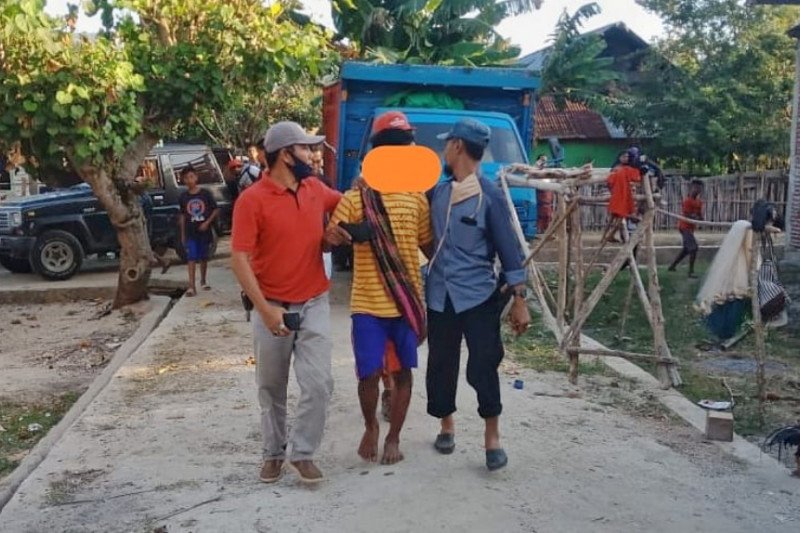 Adu mulut parang pun melayang, seorang pria tewas