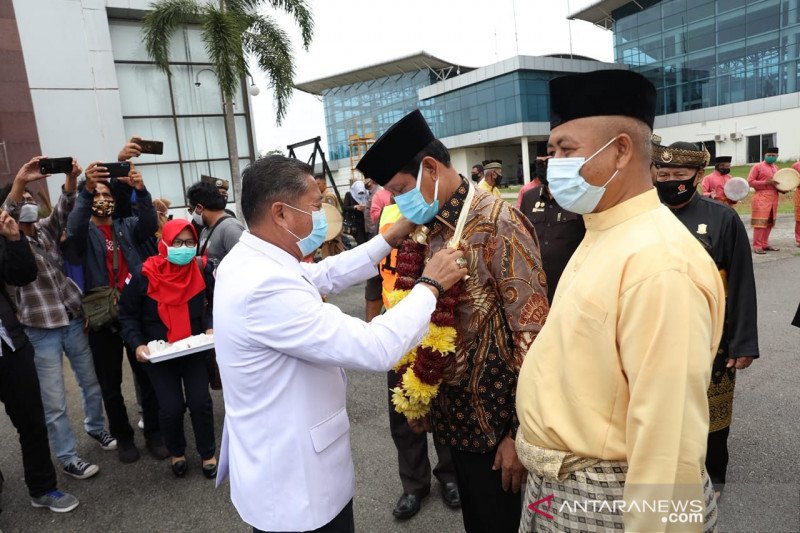 Dari 100 orang pejabat Kepri periksa swab, 40 diantaranya positif COVID-19
