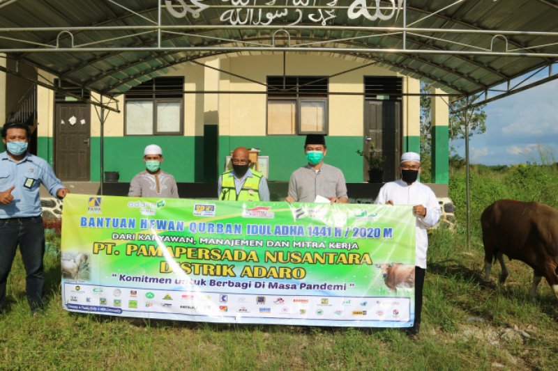 PT Pamapersada Nusantara donates 84 sacrificial animals