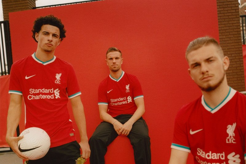 Liverpool perkenalkan jersey baru