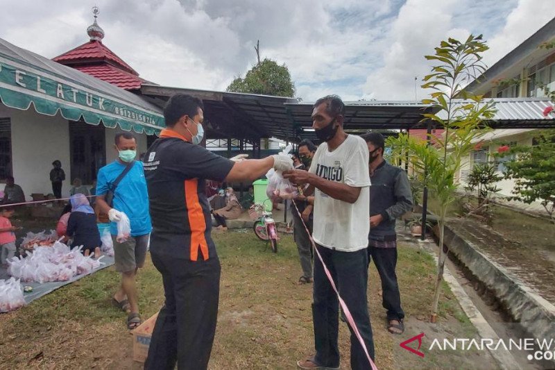 BKKBN Kalteng salurkan 600 paket daging kurban untuk warga