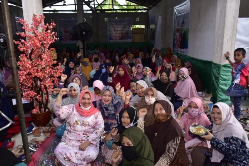 Silaturahmi dengan warga Pematang Pudu, Kasmarni didoakan kemenangan