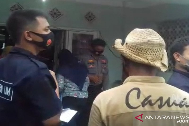 200 korban investasi bodong dari Sukabumi sambangi rumah ketua kelompok