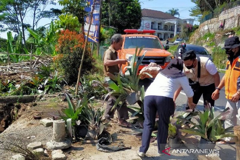 BPBD imbau pengguna jalan waspada saat melintas Jalur Cipanas-Puncak