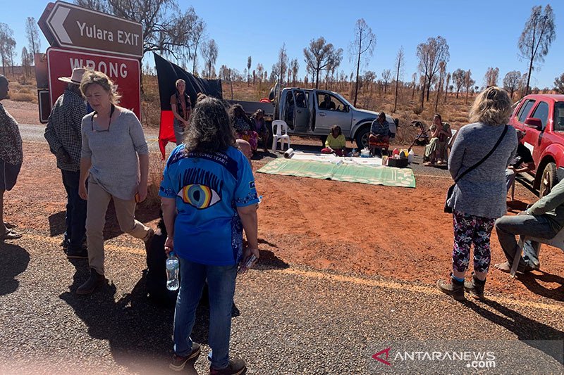 Kelompok Pribumi Australia Blokir Rute Akses Uluru Sebab Takut Pandemi ...