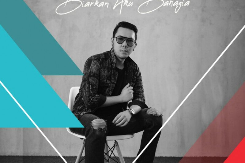 Boni Anggara mengajak pendengar "move on" di lagu "Biarkan Aku Bahagia"