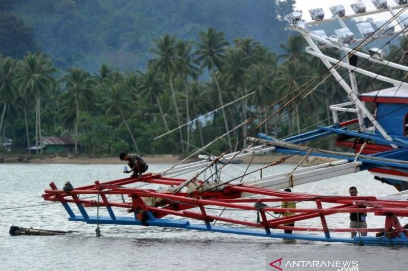 PERAWATAN KAPAL BAGAN NELAYAN