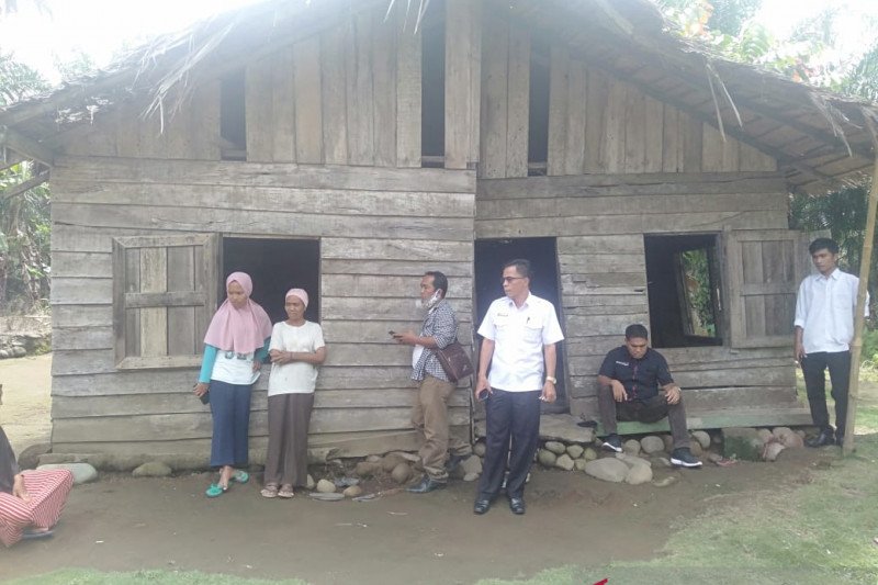 Baznas Pasaman Barat bantu bedah rumah warga kurang mampu