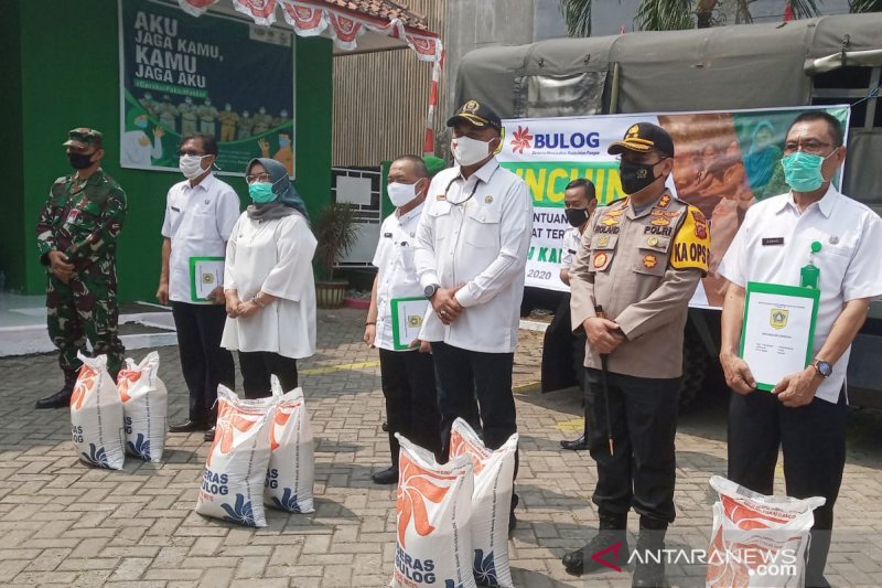 Bupati Bogor bagikan bansos beras 6.000 ton tahap dua