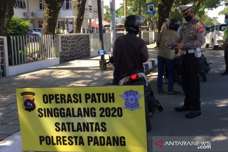 Kesadaran warga pakai helm masih rendah dan abai terhadap keselamatannya