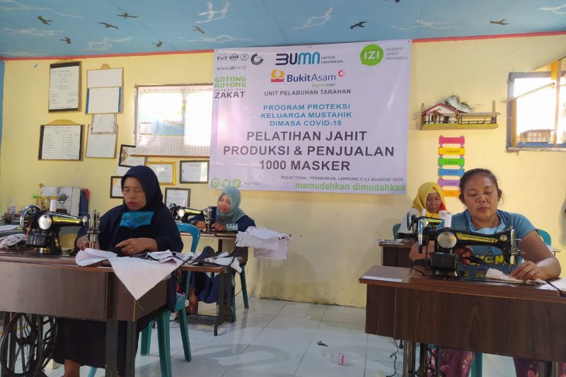 PT BA - IZI Lampung adakan pelatihan jahit membuat masker di Pulau Tegal