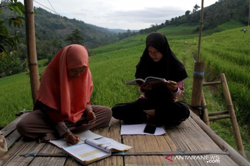 Siswa di pelosok Enrekang kesulitan akses internet