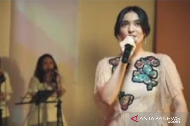 Mawar de Jongh obati kerinduan di konser virtual "Ruang Rindu"