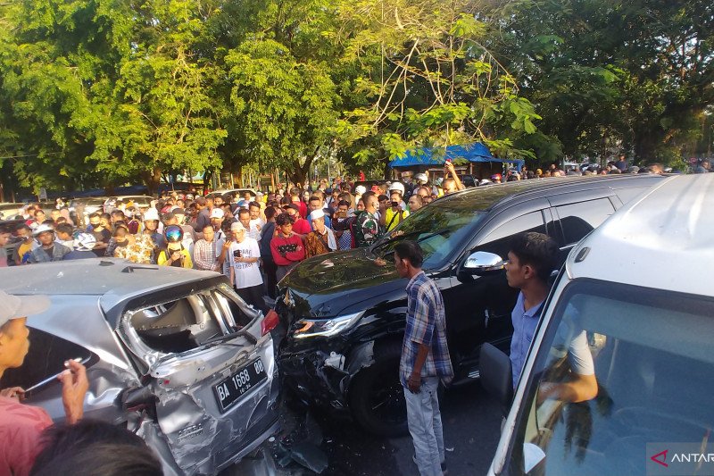 Pengemudi pajero tabrak sejumlah mobil di depan RTH Imam Bonjol Padang