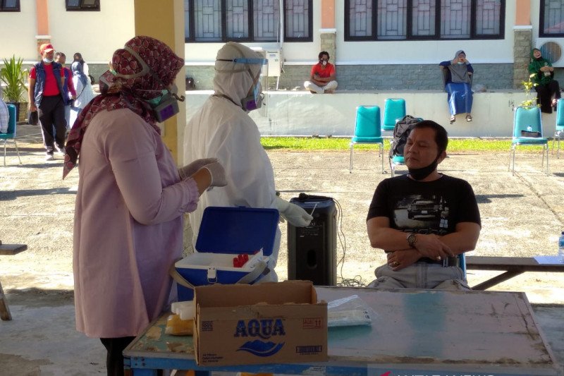 Besok, ratusan warga Pasaman Barat jalani tes usap akibat kontak dengan pasien positif