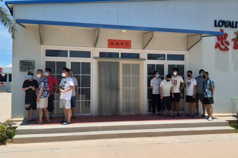 Ratusan TKA asal China di PT BAI Bintan jalani tes usap COVID-19