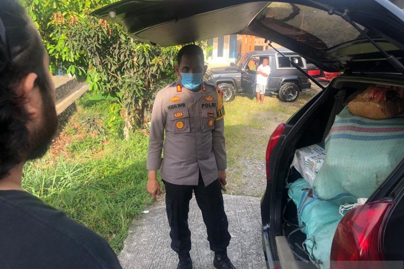 Mobil minibus bawa ganja 102 kg terlibat kecelakaan, dua pelaku dibekuk polisi dan barang bukti diamankan