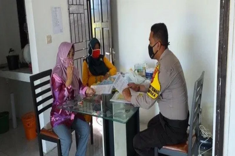 "Door to door," Bhabinkamtibmas sosialisasi adaptasi kebiasaan baru