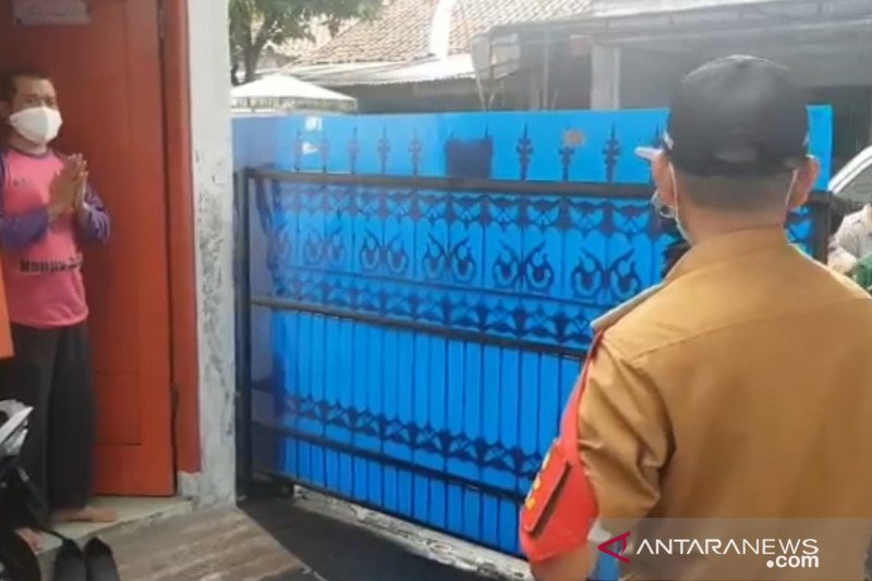 Ditolak warga, penjemputan pasien COVID-19 di Cipayung