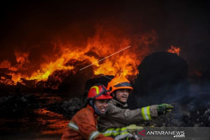 KEBAKARAN PABRIK KAPAS DI BANDUNG