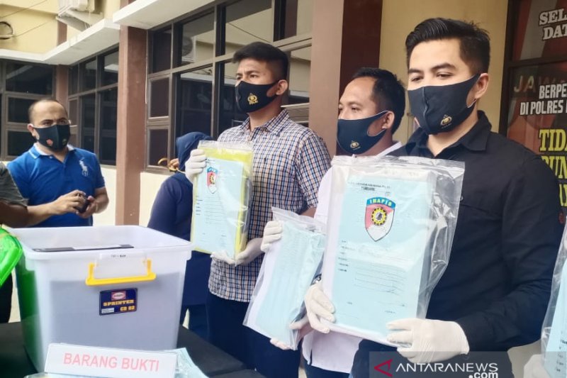 Tersangka kasus dugaan korupsi PDAM Karawang ditetapkan tiga orang
