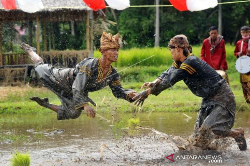 SILEK LANYAH SAMBUT HUT KEMERDEKAAN RI