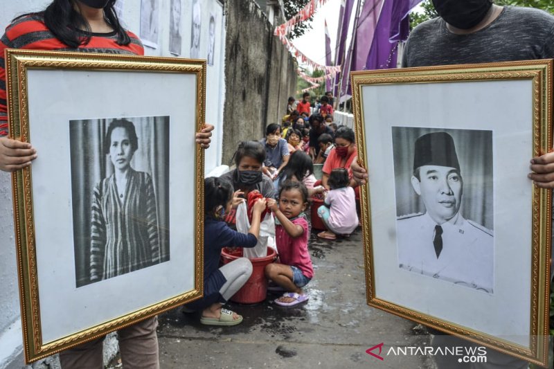 Warga Ciamis kompak cuci bendera jelang hari Kemerdekaan RI