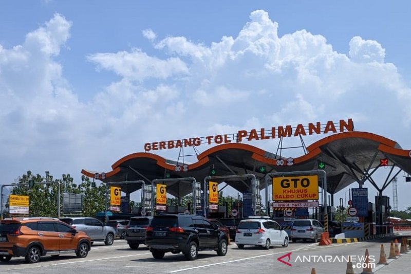 Jalan Tol CikopoPalimanan ramai saat libur panjang HUT Kemerdekaan