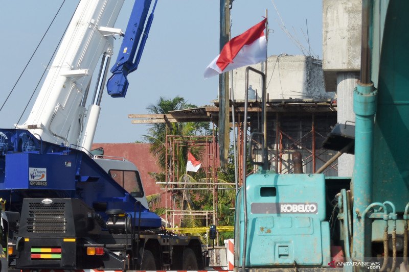 Proyek konstruksi Jalan Tol Cibitung-Cilincing ambruk di Jakut