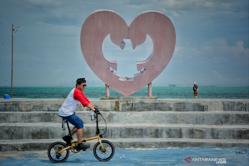 Bersepeda di pulau perbatasan rayakan kemerdekaan Indonesia