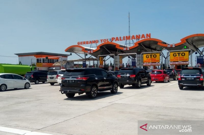 Arus lalu lintas kendaraan Tol Cipali menuju Jateng ramai lancar