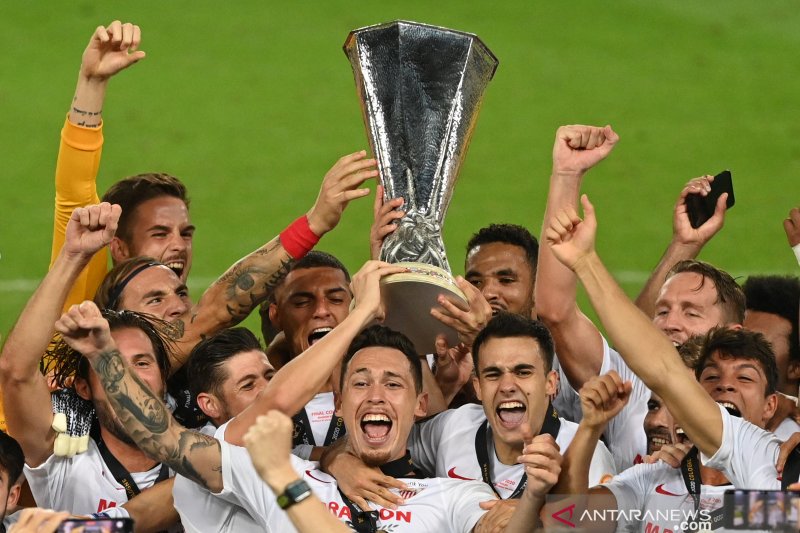 Sevilla tajamkan rekor gelar juara keenamnya di Liga Europa