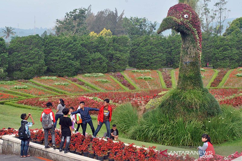 Tak Pakai Masker Pengunjung Taman Bunga Nusantara Dapat Teguran Antara News