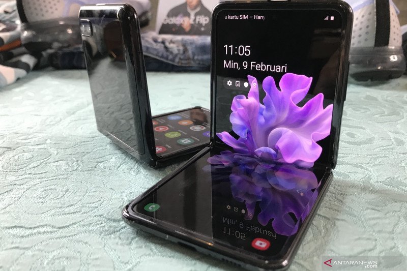 Ponsel Samsung model layar lipat kantongi sertifikasi WiFi