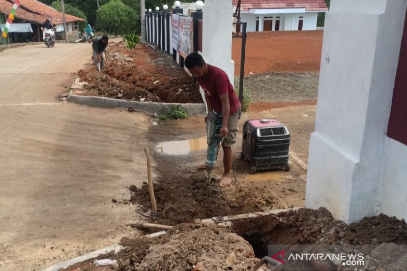 PDAM Kabupaten Bekasi sambung jaringan air wilayah rawan kekeringan