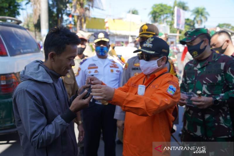 Bupati Garut sayangkan warga masih abai protokol kesehatan COVID-19