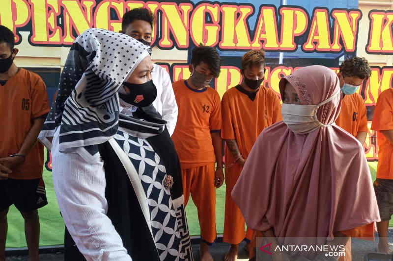 Polisi Cirebon tangkap nenek pelaku pencurian di toko