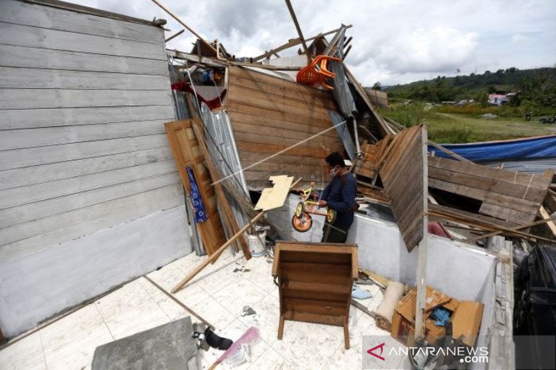 RUMAH RUSAK AKIBAT PUTING BELIUNG