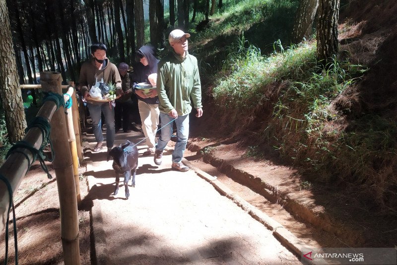 Warga Lembang Bandung lestarikan tradisi ruwatan Bumi