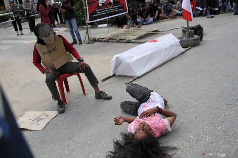 KAMISAN DI DEPAN POLDA SULAWESI TENGGARA