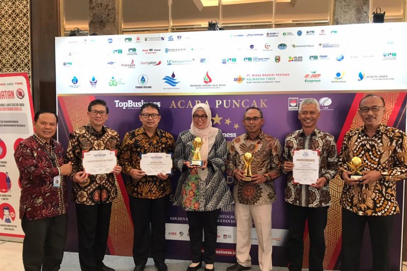 Gubernur Ridwan Kamil-Jaswita Jabar raih dua TOP BUMD Award2020