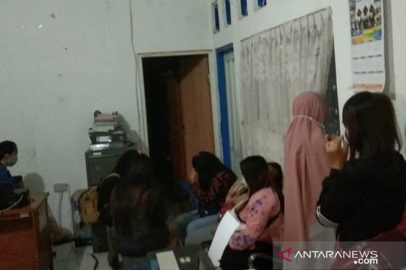 Satpol PP Cianjur tangkap delapan pasangan mesum dan miuman keras