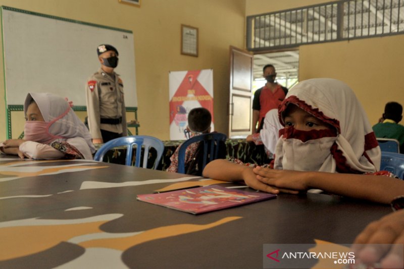 Brimob Sumsel bantu anak sekolah daring